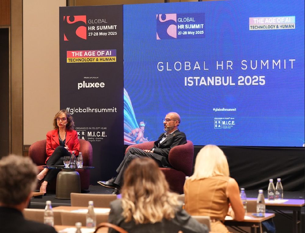Global HR Summit 2025 oturumunda Ebru Şinik
